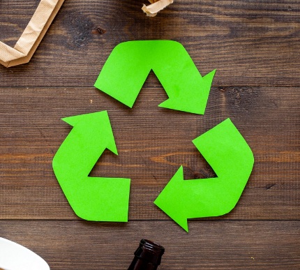 O debate sobre papel e plástico vai além dos materiais em si